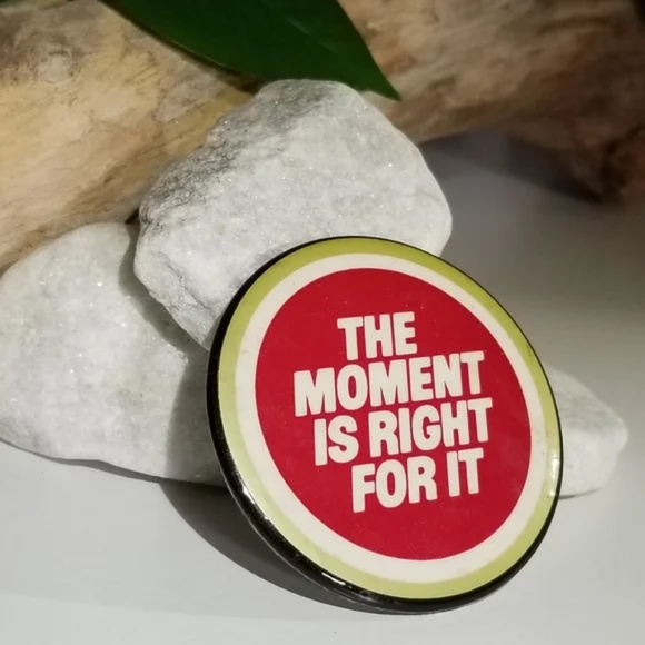 Vintage 1980’s Lucky Strike Button - Picture 5 of 7